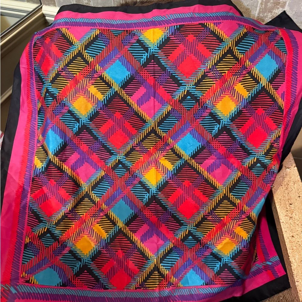 Acute Vibrant Geometric Pattern Silk‎ Scarf
